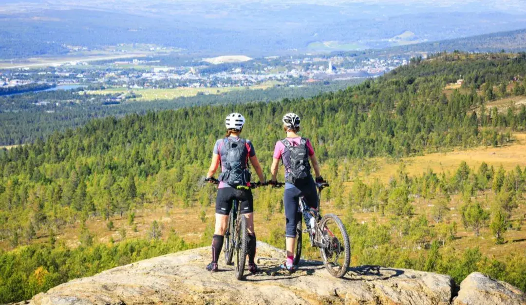 Røros-Guide-mot-røros-haakon-1024x682-1 (1)