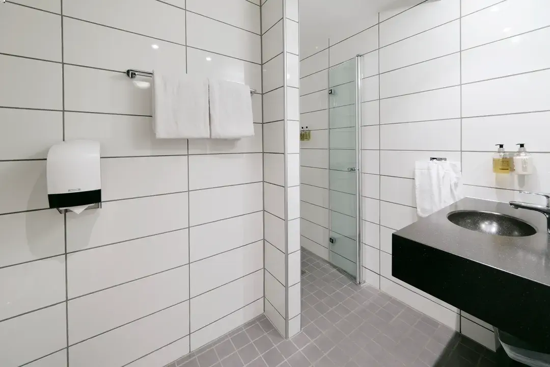 ferdig_DSF6884-Juniorsuite_bad